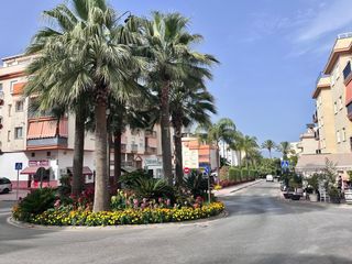Appartamento in Calle ceuta, estepona, spain 19. Magnífico piso en una de las mejores zonas de estepona, a solo 2