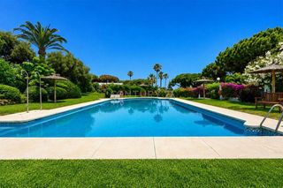 Casa adossada  C. de la playa, 14, 29604 marbella, málaga, spain. Exclusiva vivienda adosada de 5 dormitorios junto al puerto depo