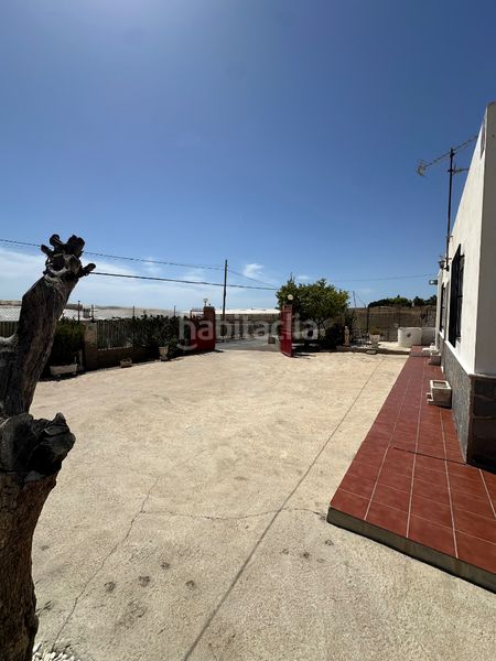Foto ed77aeaa-a3a0-460f-843b-a03ced61e3e7. Xalet amb xemeneia aparcament a Los Ángeles - Cruz de Caravaca Almería