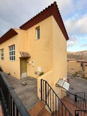 Casa aparellada  Calle castaños. Triplex en la envia golf