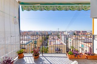 Piso  Carrer de l'enginyer la cierva. Fantástico piso que combina espacio, luz y unas maravillosas vis