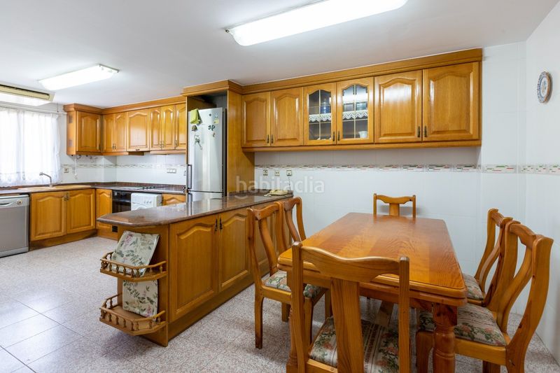 Foto eec11136-5c43-4b8f-a69c-605bfea3fb5b. Casa amb xemeneia calefacció aparcament a Benimàmet Valencia