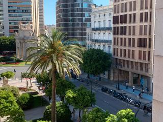 Pis  Carrer de colón. Exclusivo piso en calle colón – espacios amplios, luminosos y un