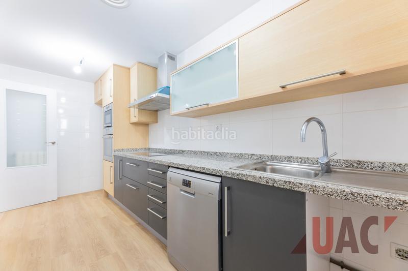 Foto a58cb594-d789-43d0-ab3e-d7677cef53fa. Pis amb calefacció aparcament a L´Eixereta Burjassot