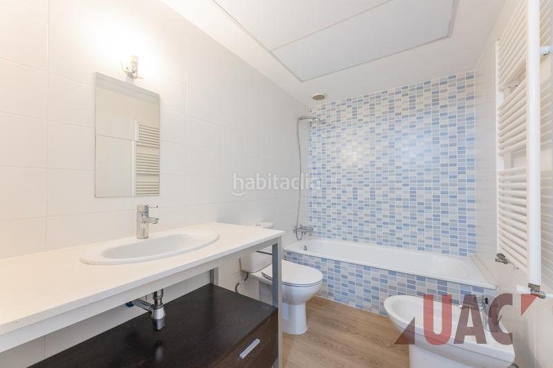 Foto d01242a2-f718-456e-abd4-b4ef7e3497f1. Pis amb calefacció aparcament a L´Eixereta Burjassot