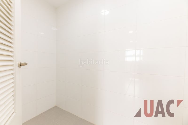 Foto 5ee0242d-8d70-43b7-9e1d-8aeb79a90e45. Àtic amb calefacció aparcament a L´Eixereta Burjassot