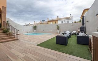 Maison à Calle la rioja 15. Chalet pareado en las gabias. para entrar a vivir.
