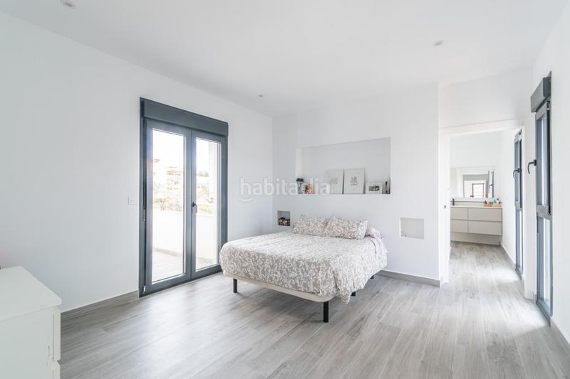 Foto ee386ad9-688b-42d2-8956-3bb8650e30a1. Chalet  nueva construcción . 5 dormitorios ,3 baños. en Otura