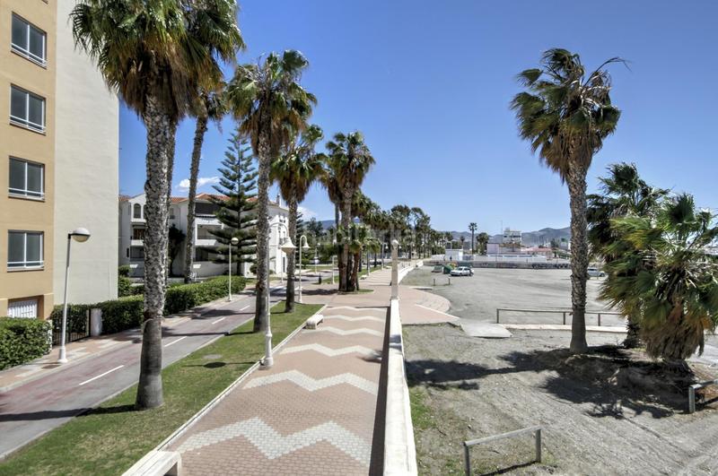 Foto 0899a559-c746-426c-abc4-f571f5c4fd7d. Piso en camino pelaillo del 15 piso en primera linea con terraza y dos cocheras en Motril