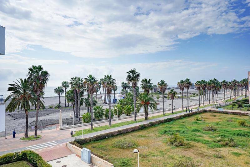 Foto 4b9f8e0f-37e1-4fb5-934b-549d6f348fa9. Piso en camino pelaillo del 15 piso en primera linea con terraza y dos cocheras en Motril