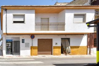 Casa en Maracena. Gran oportunidad en maracena, casa de grandes dimensiones en la