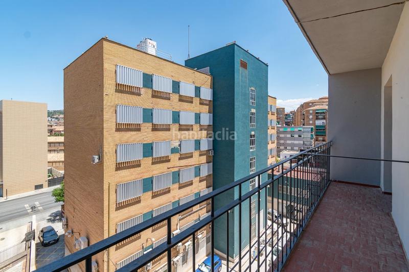 Foto 0e61f6a9-8211-4694-bd27-5b8f0bf4d023. Piso luminoso piso en avenida barcelona en Barrio de Zaidín Granada