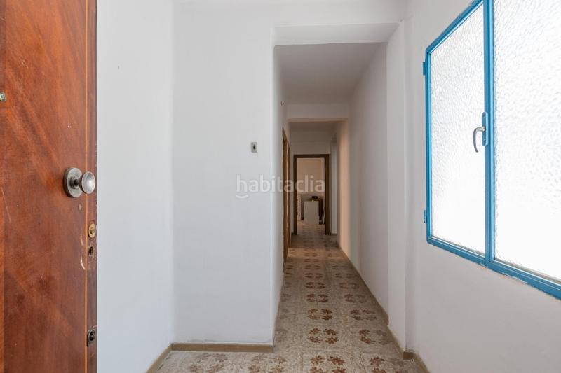 Foto cc9c1213-cc91-4cfd-a39f-b2e8674a0b2f. Piso luminoso piso en avenida barcelona en Barrio de Zaidín Granada