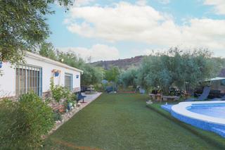 Mas à Barrio de la Vega. Cortijo en el llano de huenes, monachil