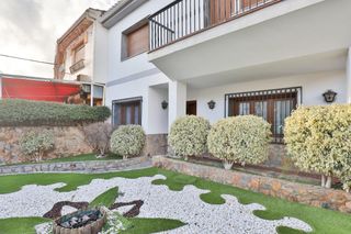 Maison jumelée à Andalucia 111. Gran casa en padul