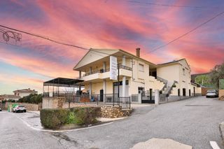 Chalet in Avenida europa 21. Café bar, cafetería, piscina pública y dos casas en mondújar, va