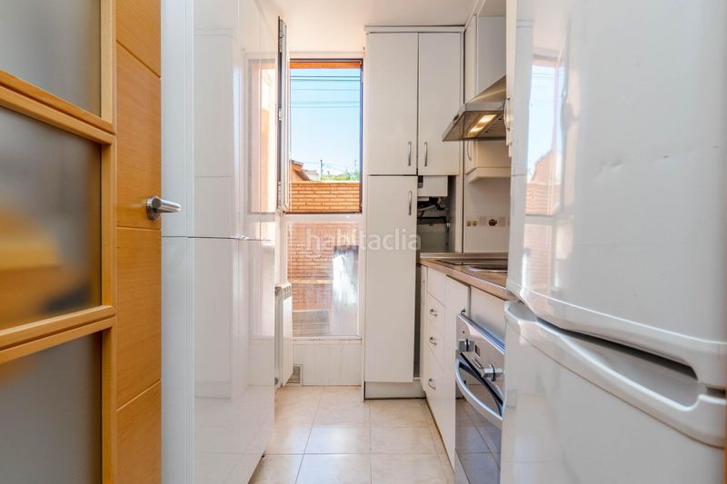 Foto 127d107e-6176-4ec8-85d5-a21cd5aebbe3. Pis a calle leon felipe a La Zubia Ciudad Zubia (La)