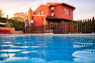 Chalet in Villa de Otura. Chalet independiente en molino alto otura