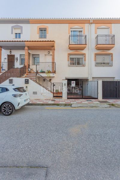 Foto dd17f41e-452c-4976-a706-835ce6d2378a. Casa adossada amb aparcament a Cúllar Vega