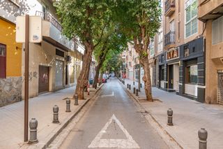 Parking coche en Calle martín bohórquez. Cochera en venta en el centro de granada
