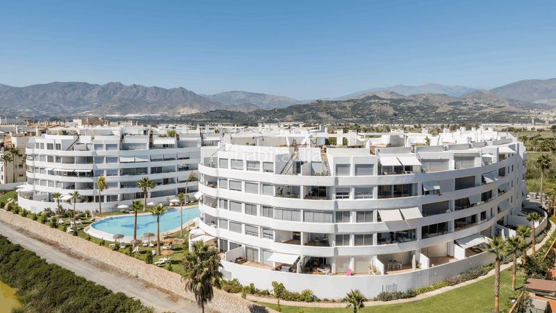 Foto 9ca8234a-ca57-4269-85b8-9ac75605366c. Pis amb calefacció aparcament piscina a Playa de Granada Motril