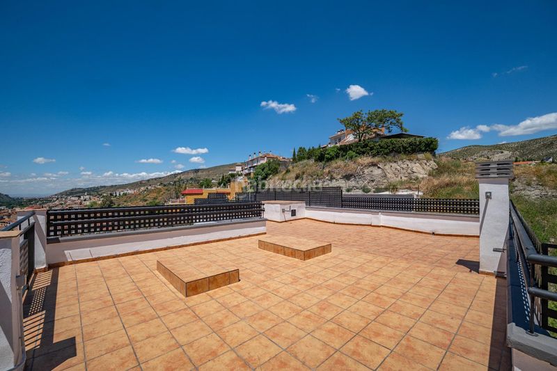 Foto d8b0d1c1-8fe5-4702-91e0-3b4ba65089cc. Pis amb calefacció piscina a Cenes de la Vega