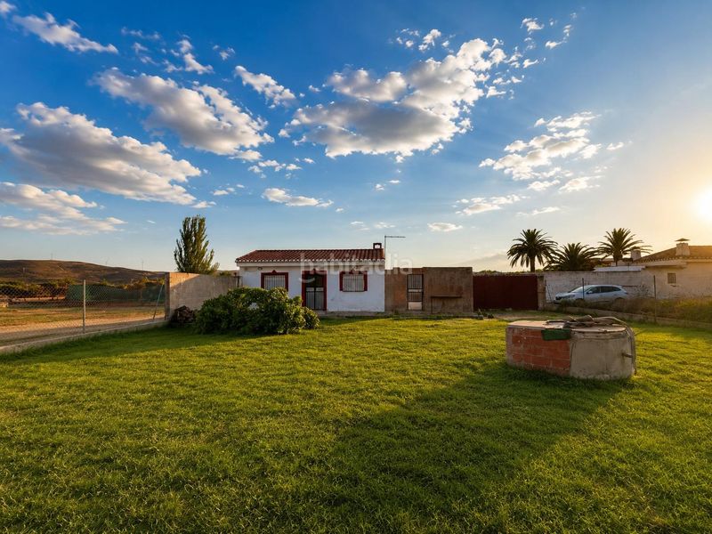 Foto f845b270-499b-4e63-84a2-9e8c48e9ed03. Masia amb aparcament a Padul