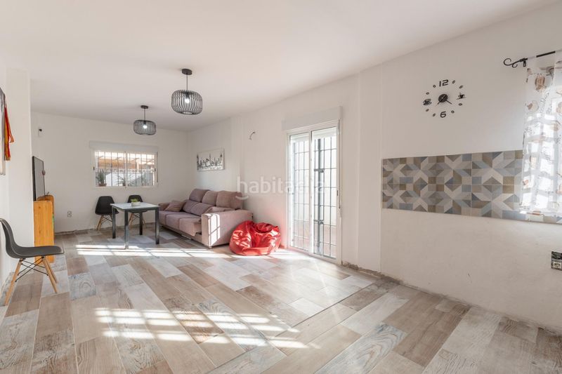 Foto 020c739d-dda8-4282-8a25-5be169618566. Casa aparellada amb aparcament a Malahá (La)