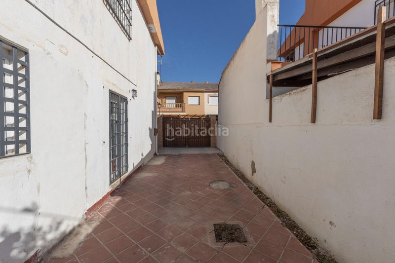 Foto 1c100d11-2bd9-4664-af31-22fa21849b10. Casa aparellada amb aparcament a Malahá (La)