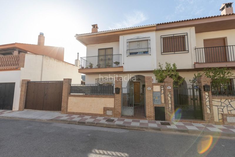 Foto f17a7022-614d-409d-945b-e71aeeca8672. Casa aparellada amb aparcament a Malahá (La)