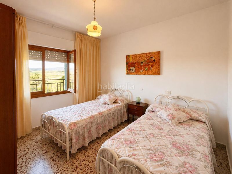 Foto 2634f691-24d2-4845-b051-38a30af76feb. Casa amb aparcament a Padul