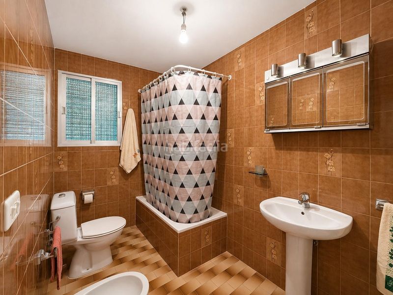 Foto c48165e6-e964-48d1-bce5-bec4b7ac5440. Casa amb aparcament a Padul