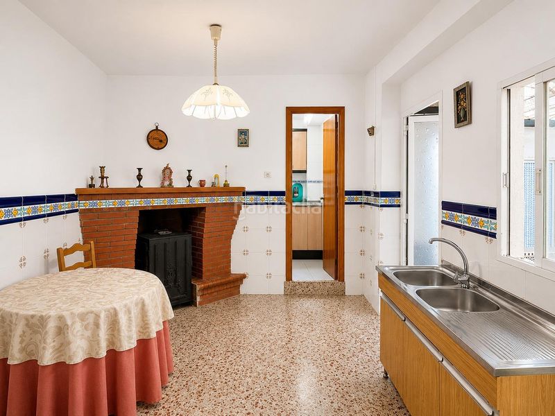 Foto eecf57fa-3e7e-49d6-a07b-a3ab58b26398. Casa amb aparcament a Padul