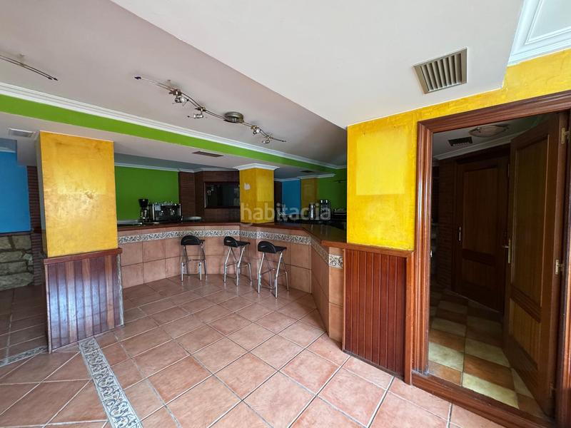 Foto 38a58dc6-d99e-4edb-bb35-c5d53d3f8d32. Local comercial a virgen del puerto 1 a Zierbena