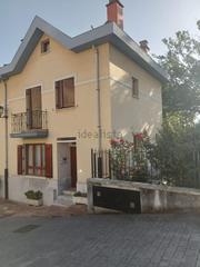 Casa a Gernika 43. Se vende casa adosada con terraza, jardín y garaje doble en san