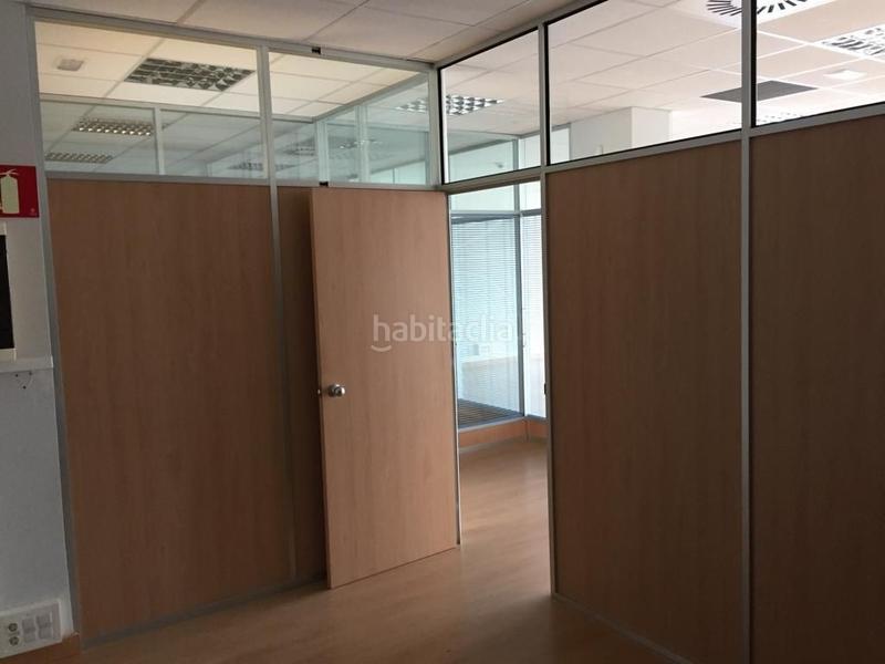 Foto 1a0188d4-1a9e-4ed8-bef6-fe9ee16cbb07. Location bureau dans avenida txorierriko etorbidea 9 dans Derio