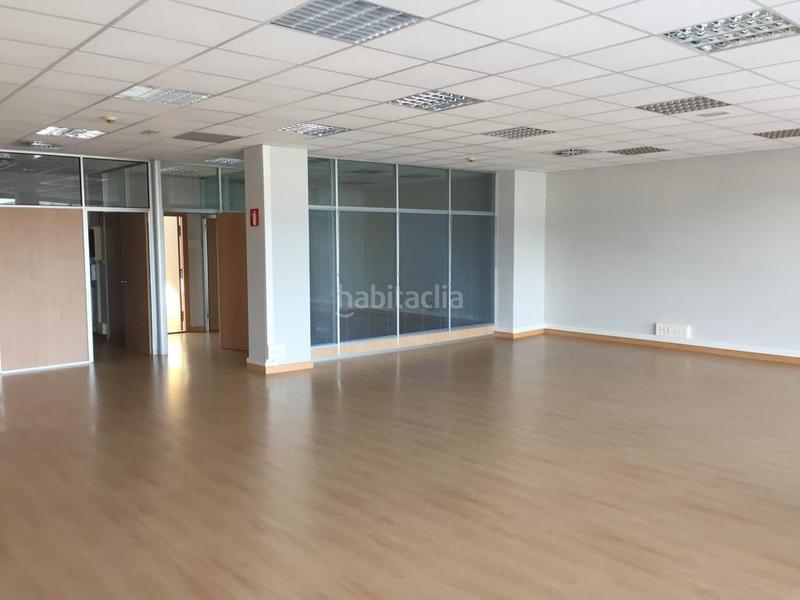 Foto 328fe4e7-c0e3-42e3-b47b-cc02e3261aef. Location bureau dans avenida txorierriko etorbidea 9 dans Derio