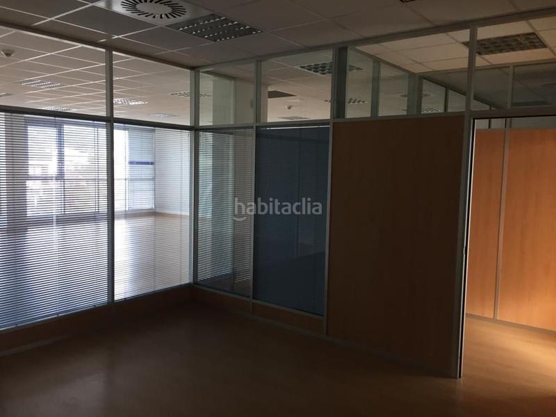 Foto 3e6f9ea2-66f9-45bd-b92d-2f03d24757c9. Location bureau dans avenida txorierriko etorbidea 9 dans Derio