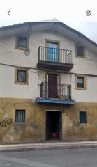 Casa en Ocho de septiembre 14. Casa con gran potencial de inversin  zorroza  cruces