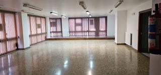 Lloguer Local Comercial en Particilar de arlamendi 1 1. Oficina en el centro de las arenas espacio verstil con comodida