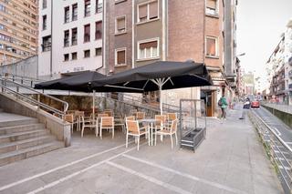 Local commercial à Bidearte hiribidea 2. Bar toisón de oro invierte en éxito en basauri!