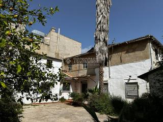 Casa aparellada a Centro Ciudad. Casa en venta en paterna