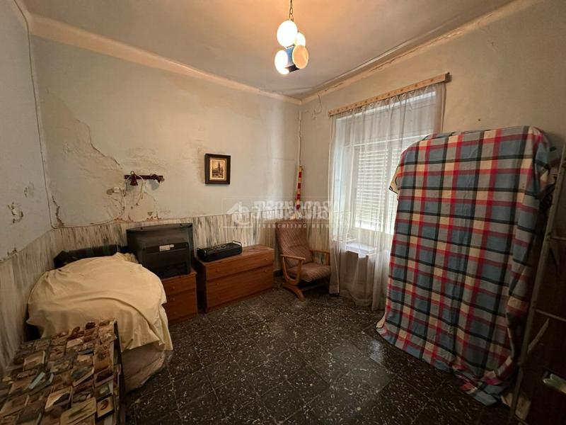 Foto cfbe5bb8-6f52-463d-811e-3f5475d3bdb7. Casa pareada casa en venta en Centro Ciudad Paterna