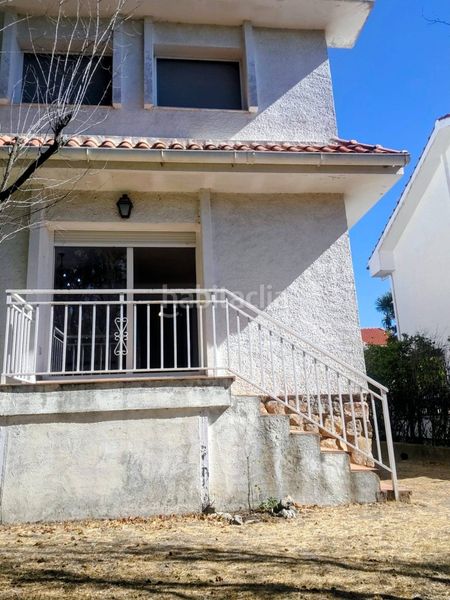 Foto 1ce6eb6d-3ed4-4354-bd06-a82dd9d53cef. Casa pareada  en venta en urbanizacion madrid en Alpedrete
