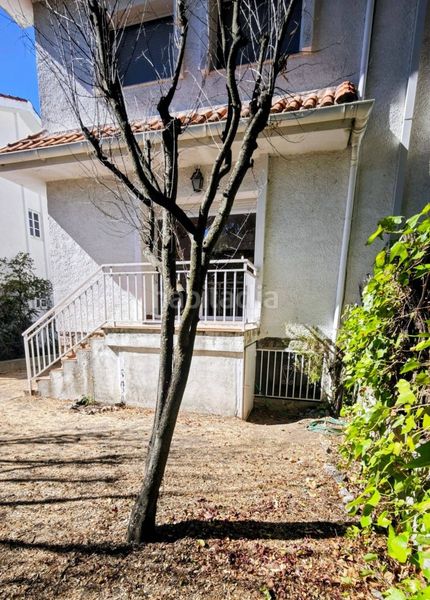 Foto a3d11643-c694-4a09-a8ca-0a11c6d8b90e. Casa pareada  en venta en urbanizacion madrid en Alpedrete
