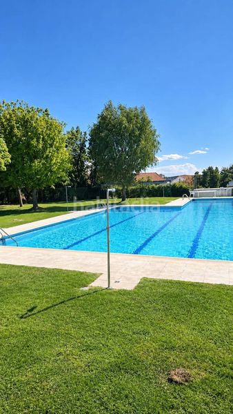Foto a76add2a-c0a4-4f1b-bd51-74d58686c0f9. Casa pareada  en venta en urbanizacion madrid en Alpedrete