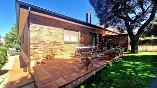 Casa aparellada a Los Ángeles de San Rafael. Casa pareada en venta en urbanizacion  el espinar segovia