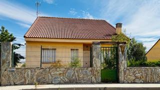 Chalet à Zarzuela del Monte. Casa unifamiliar en venta en zarzuela del monte segovia