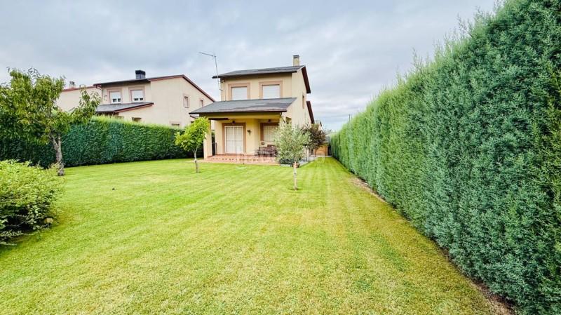 Foto 4f8ee780-646e-4d48-a9bf-7d24bee0acad. Chalet mit heizung pool in Los Ángeles de San Rafael Espinar (El)