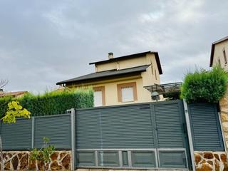 Xalet a Los Ángeles de San Rafael. Casa unifamiliar en venta en el espinar segovia